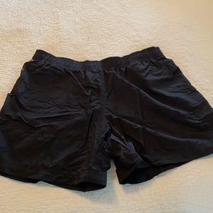 Like New Columbia Sandy River 5” in Black